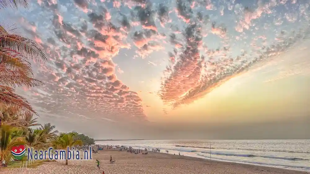 Een hart vorm in de wolken.